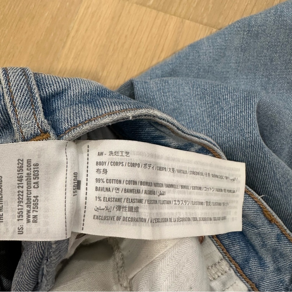 Abercrombie & Fitch The Mom High Rise Blue Holes High Rise Casual Comfy Size 27 - Picture 11 of 11